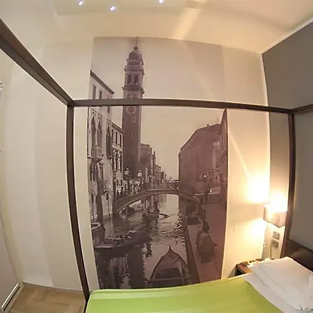 Hotell Santa Lucia 3*