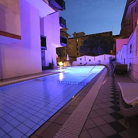 Hotell Santa Lucia 3*