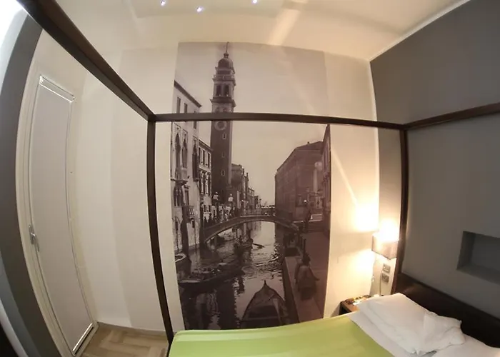 Hotel Santa Lucia 3*